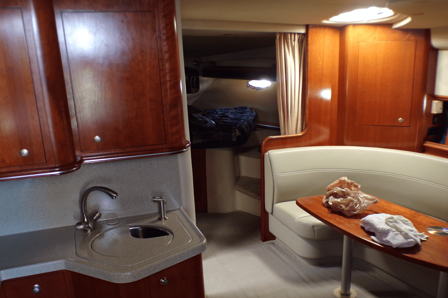 2005 Cruisers Yachts 370 EXPRESS Image Thumbnail #38