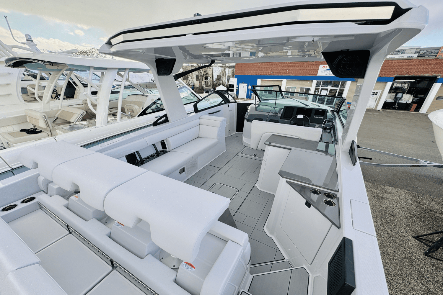 2024 Aviara AV32 Outboard Image Thumbnail #33