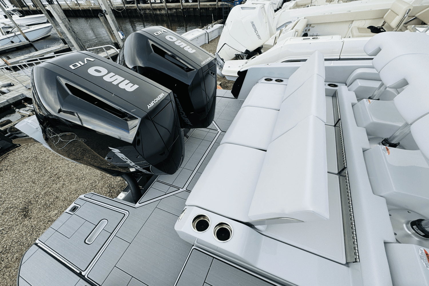 2024 Aviara AV32 Outboard Image Thumbnail #23