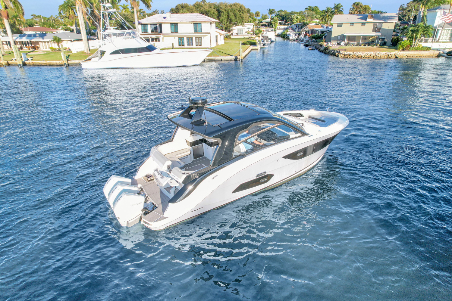 2023 Sea Ray 370 SUNDANCER OUTBOARD Image Thumbnail #3