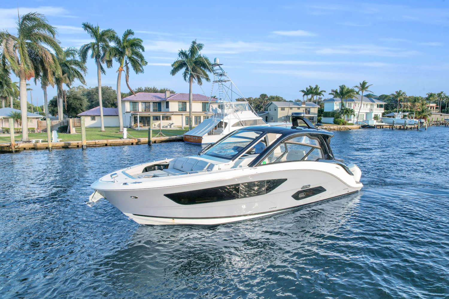 2023 Sea Ray 370 SUNDANCER OUTBOARD Image Thumbnail #0