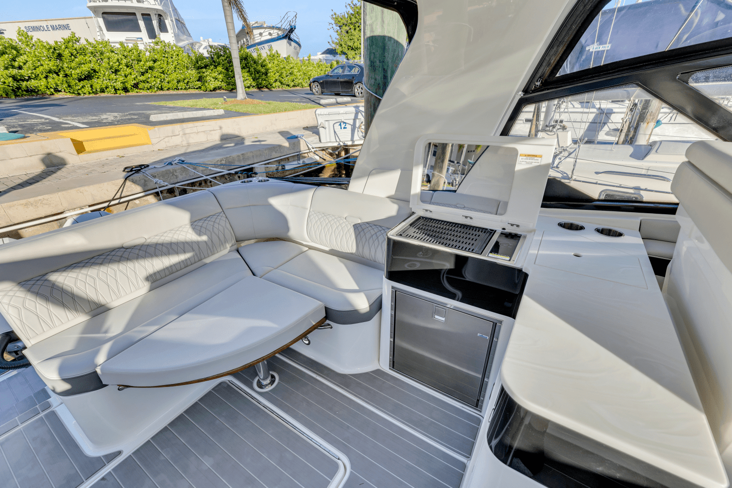 2023 Sea Ray 370 SUNDANCER OUTBOARD Image Thumbnail #13