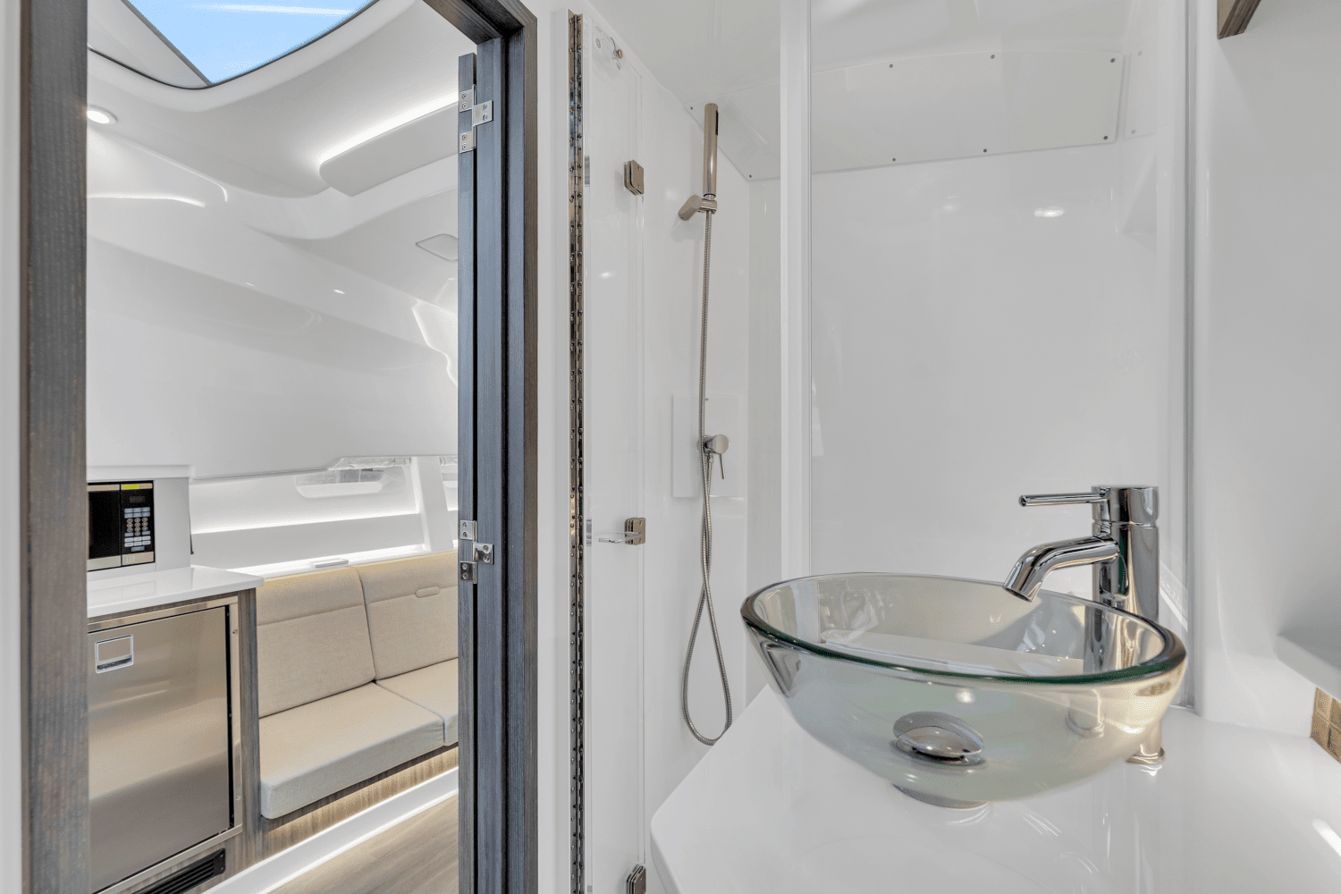 2023 Sea Ray 370 SUNDANCER OUTBOARD Image Thumbnail #30