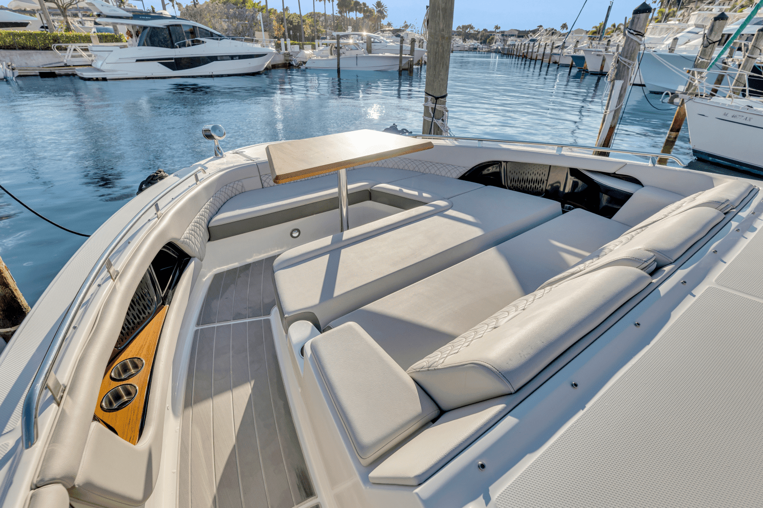 2023 Sea Ray 370 SUNDANCER OUTBOARD Image Thumbnail #20