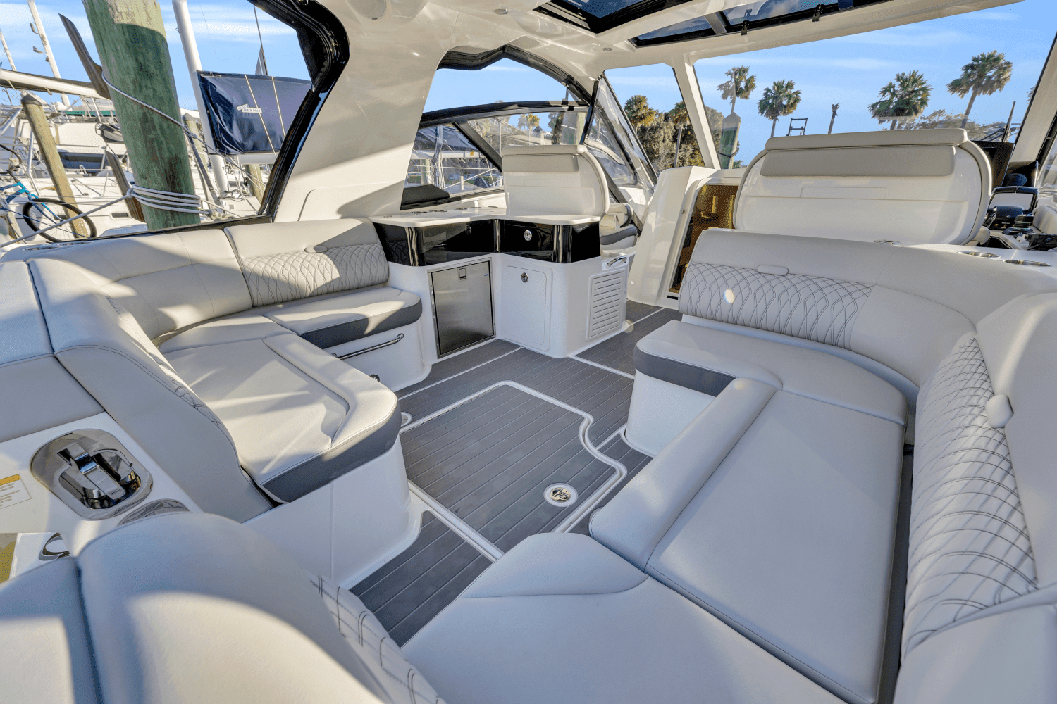 2023 Sea Ray 370 SUNDANCER OUTBOARD Image Thumbnail #44