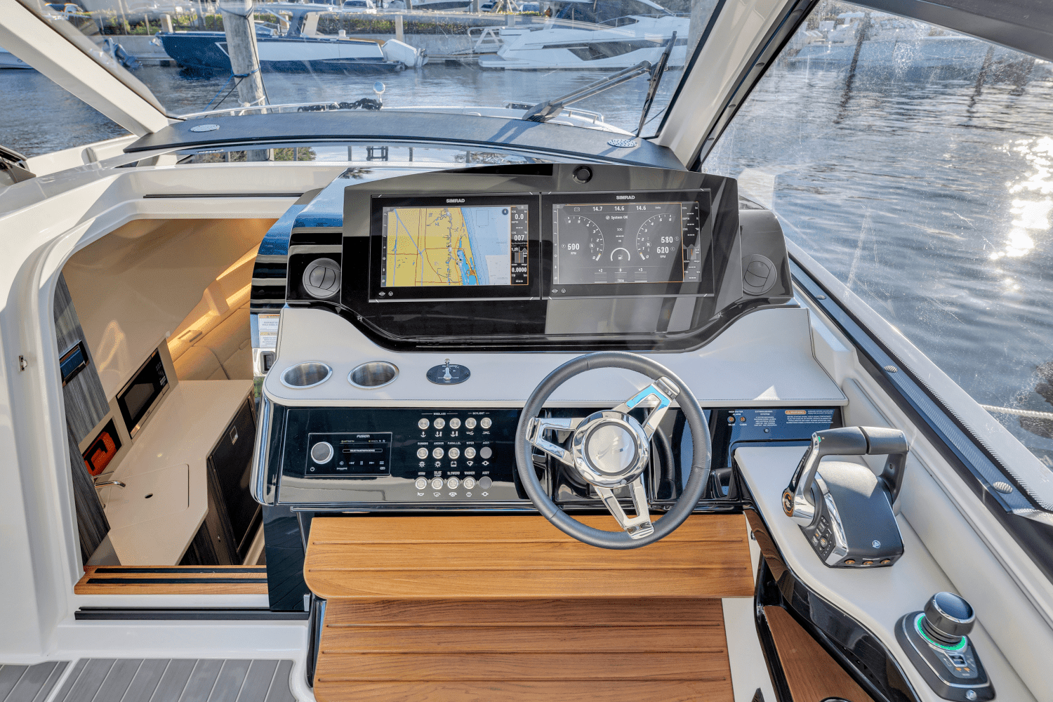 2023 Sea Ray 370 SUNDANCER OUTBOARD Image Thumbnail #12
