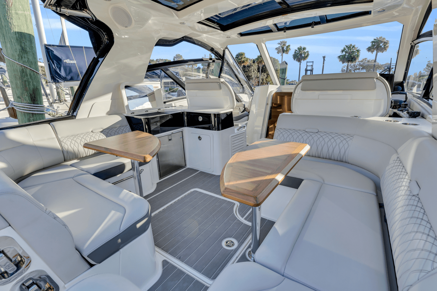 2023 Sea Ray 370 SUNDANCER OUTBOARD Image Thumbnail #18