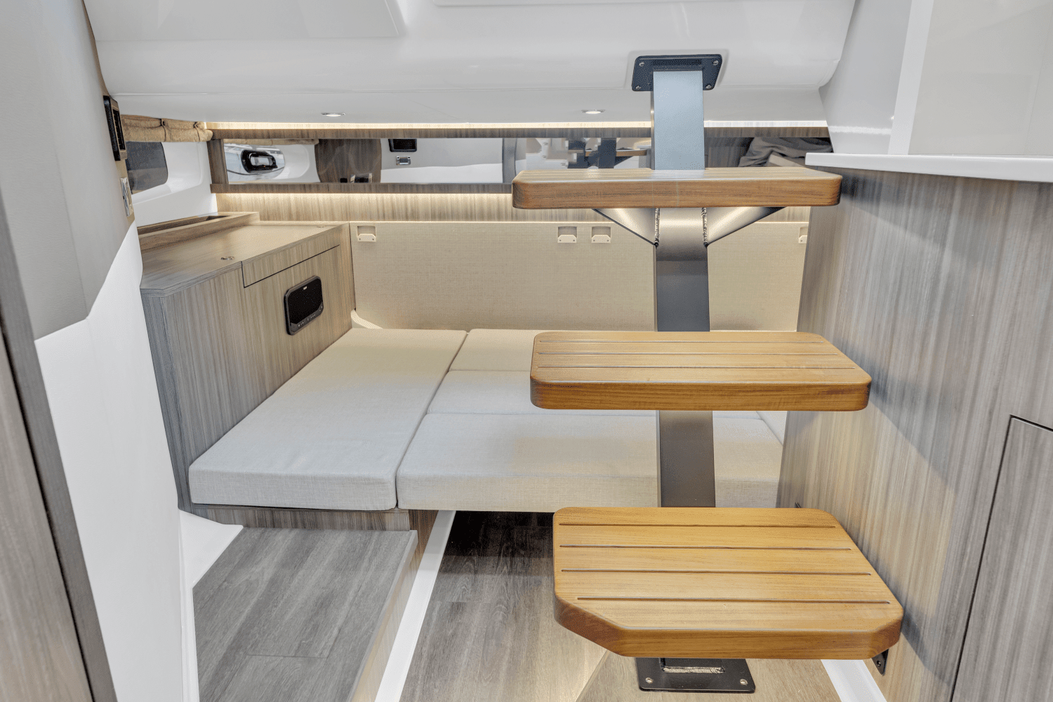 2023 Sea Ray 370 SUNDANCER OUTBOARD Image Thumbnail #51