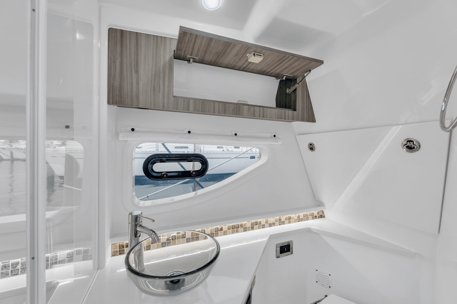 2023 Sea Ray 370 SUNDANCER OUTBOARD Image Thumbnail #26