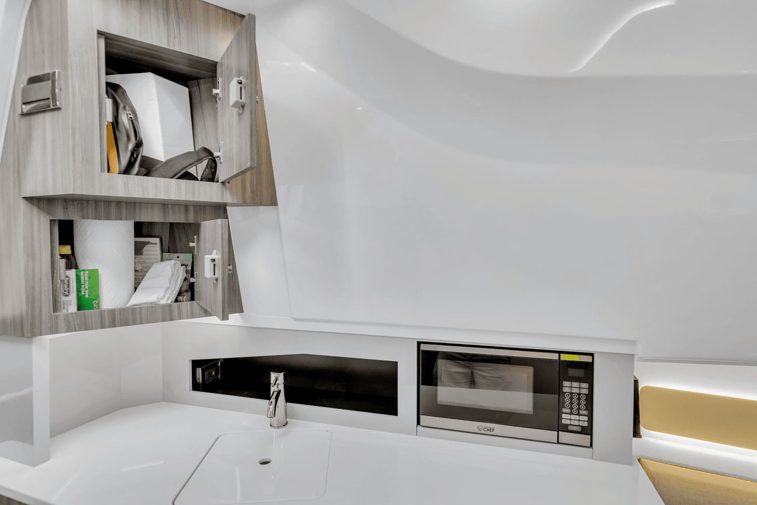 2023 Sea Ray 370 SUNDANCER OUTBOARD Image Thumbnail #25