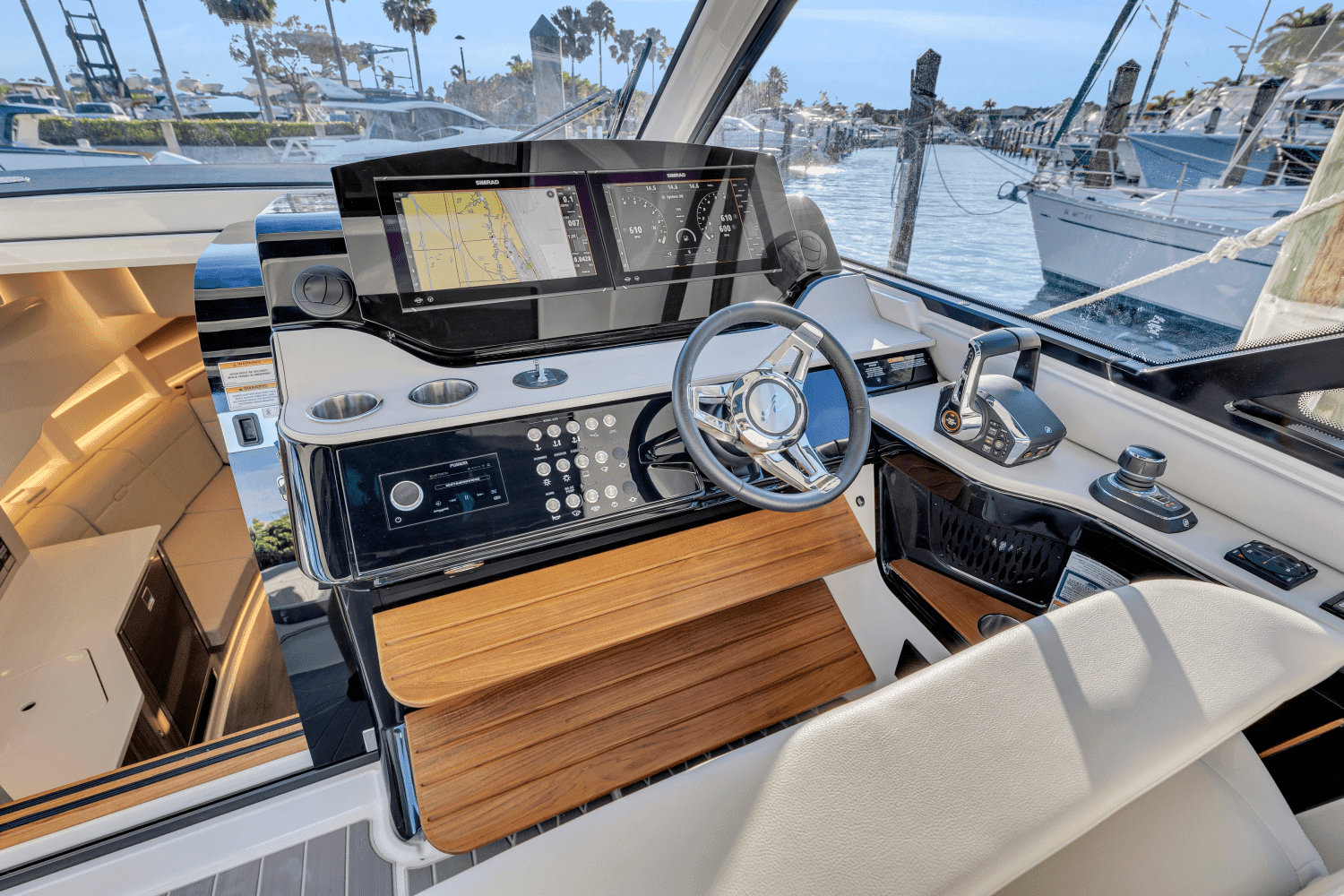 2023 Sea Ray 370 SUNDANCER OUTBOARD Image Thumbnail #17