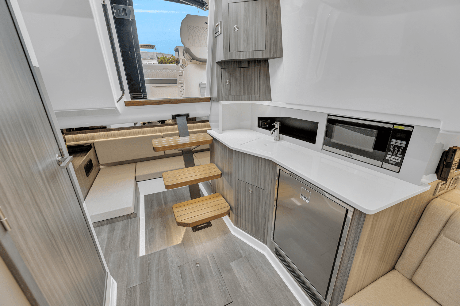 2023 Sea Ray 370 SUNDANCER OUTBOARD Image Thumbnail #42
