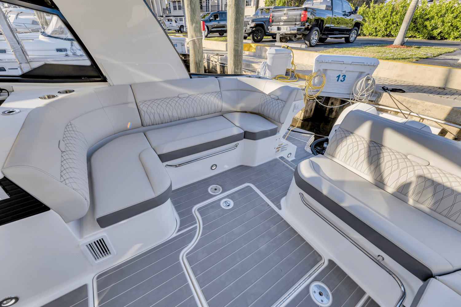 2023 Sea Ray 370 SUNDANCER OUTBOARD Image Thumbnail #59