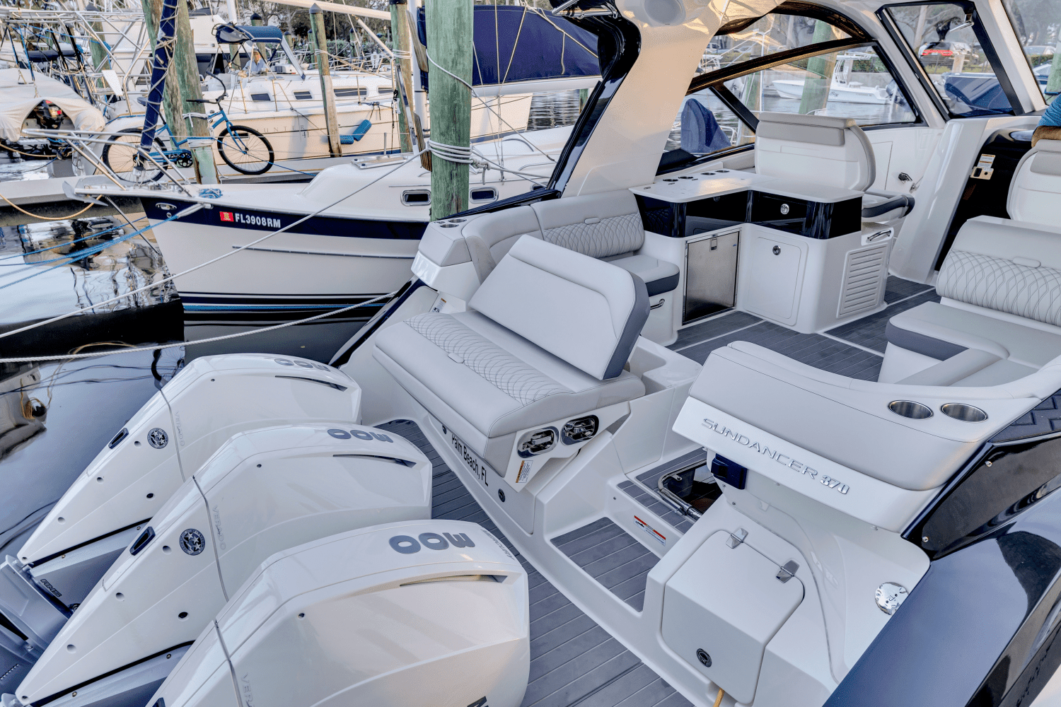 2023 Sea Ray 370 SUNDANCER OUTBOARD Image Thumbnail #23