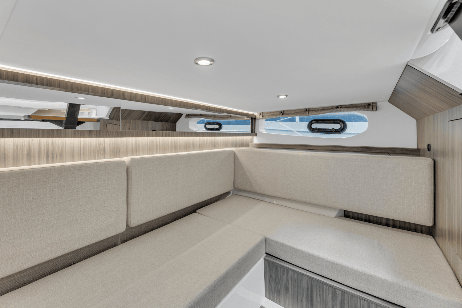 2023 Sea Ray 370 SUNDANCER OUTBOARD Image Thumbnail #48