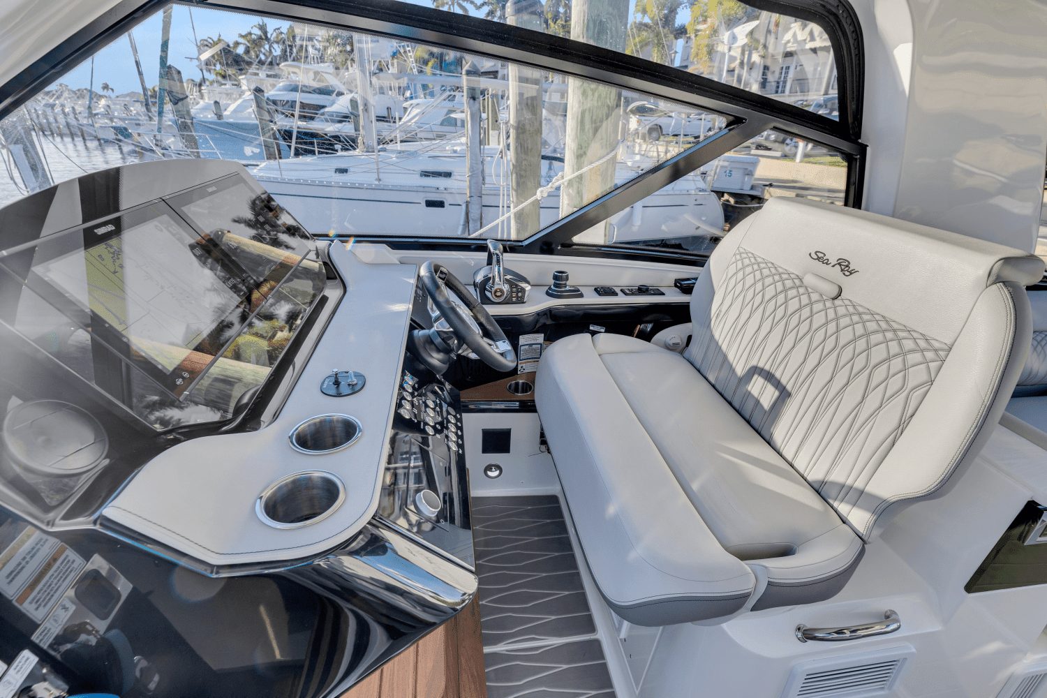 2023 Sea Ray 370 SUNDANCER OUTBOARD Image Thumbnail #19
