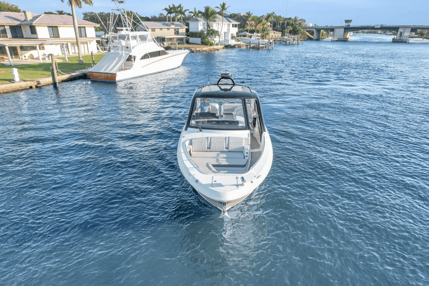 2023 Sea Ray 370 SUNDANCER OUTBOARD Image Thumbnail #5