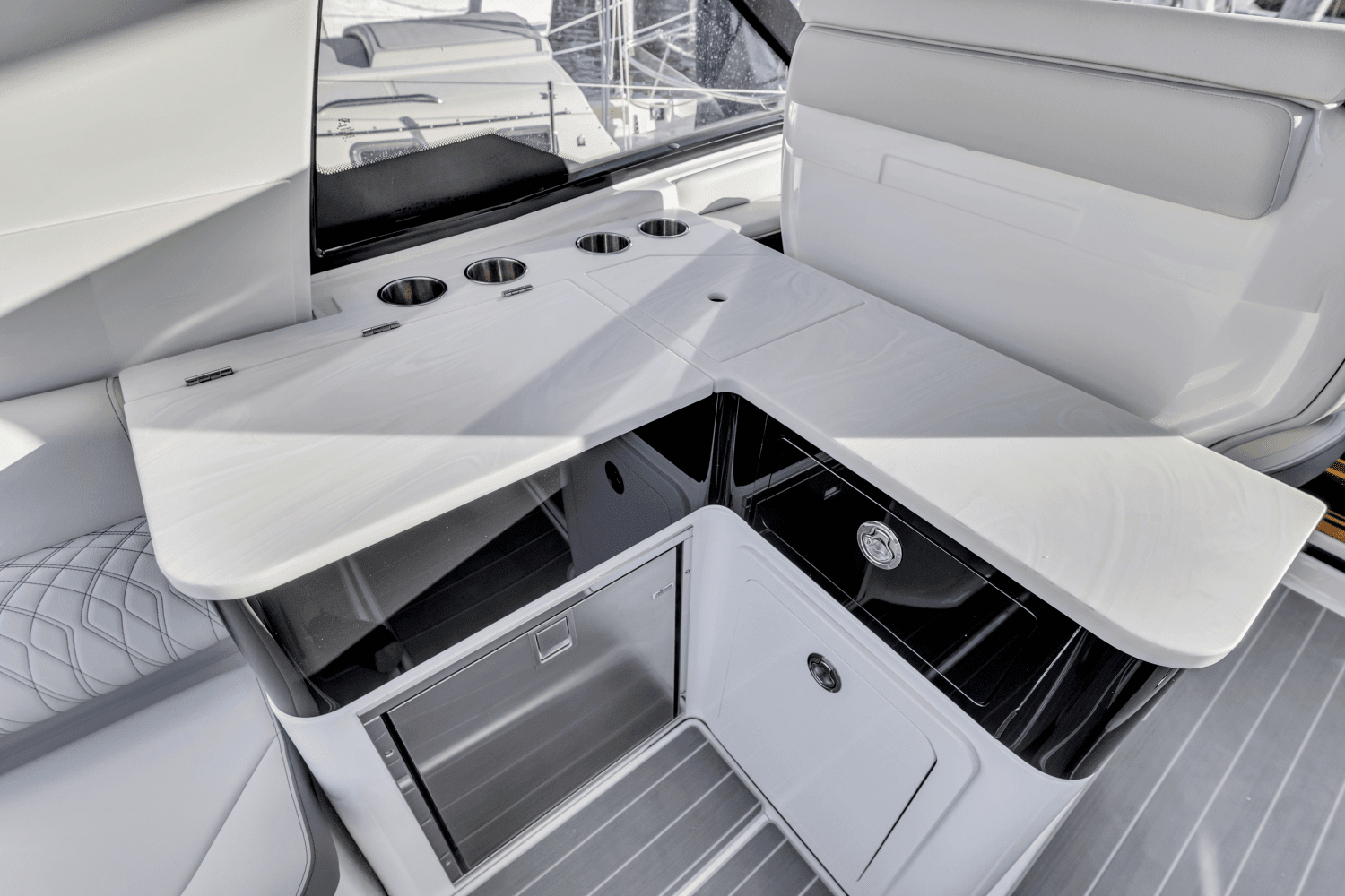 2023 Sea Ray 370 SUNDANCER OUTBOARD Image Thumbnail #55