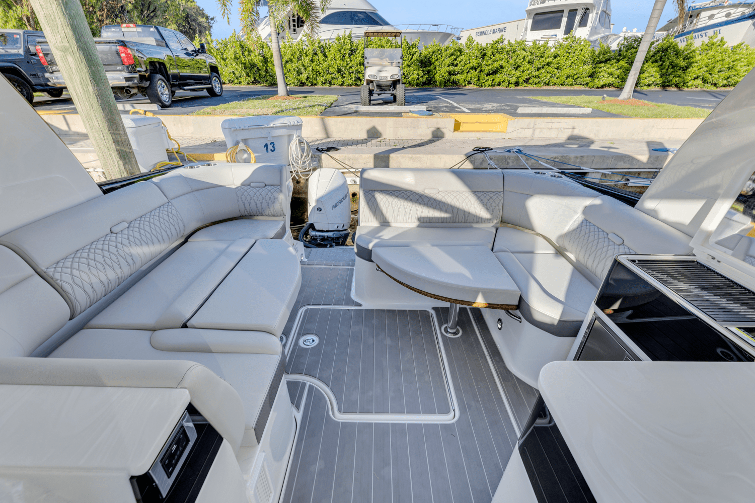 2023 Sea Ray 370 SUNDANCER OUTBOARD Image Thumbnail #8