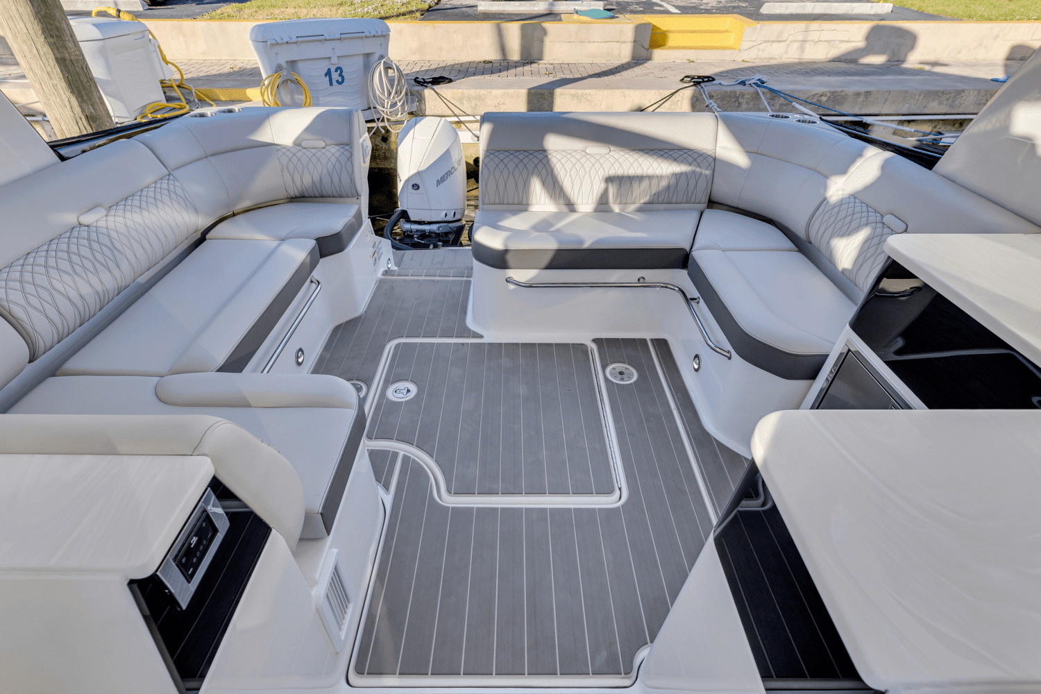 2023 Sea Ray 370 SUNDANCER OUTBOARD Image Thumbnail #57