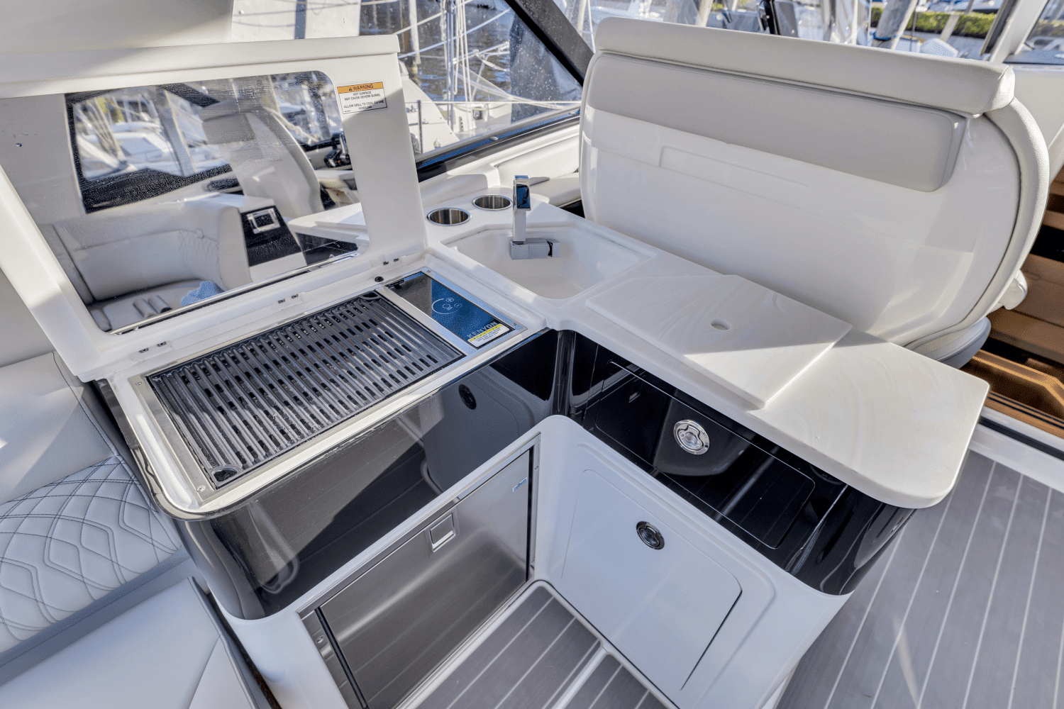 2023 Sea Ray 370 SUNDANCER OUTBOARD Image Thumbnail #56