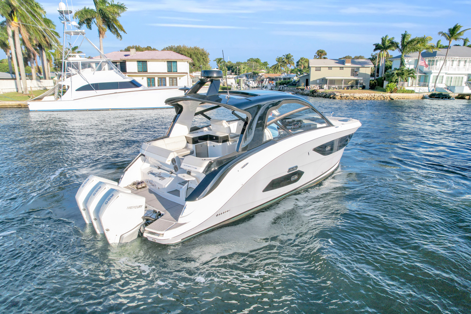 2023 Sea Ray 370 SUNDANCER OUTBOARD Image Thumbnail #1