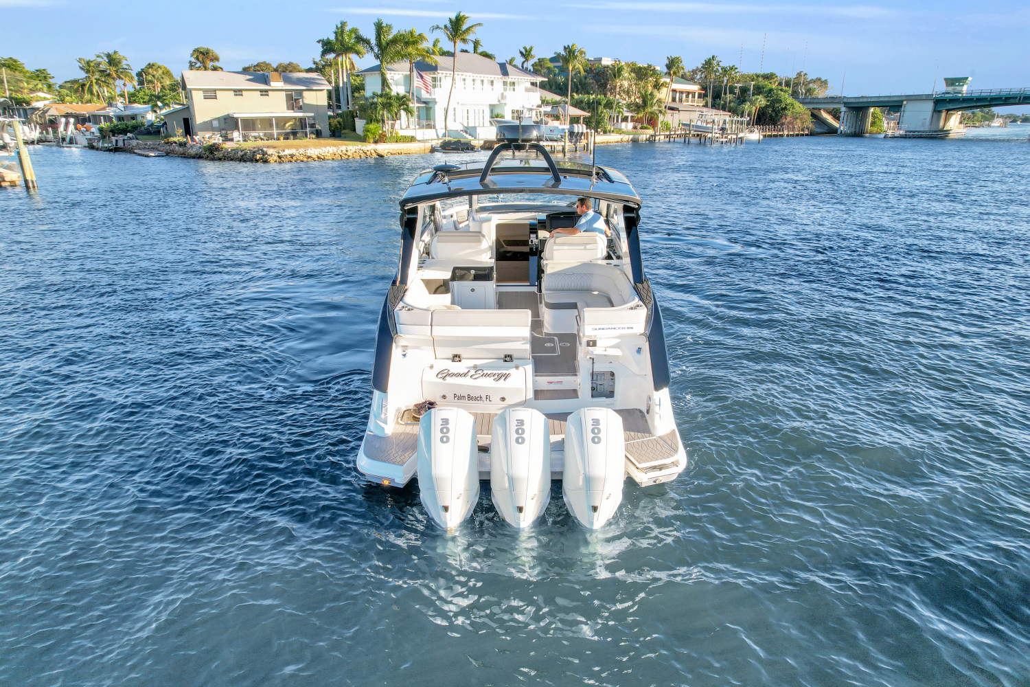 2023 Sea Ray 370 SUNDANCER OUTBOARD Image Thumbnail #2