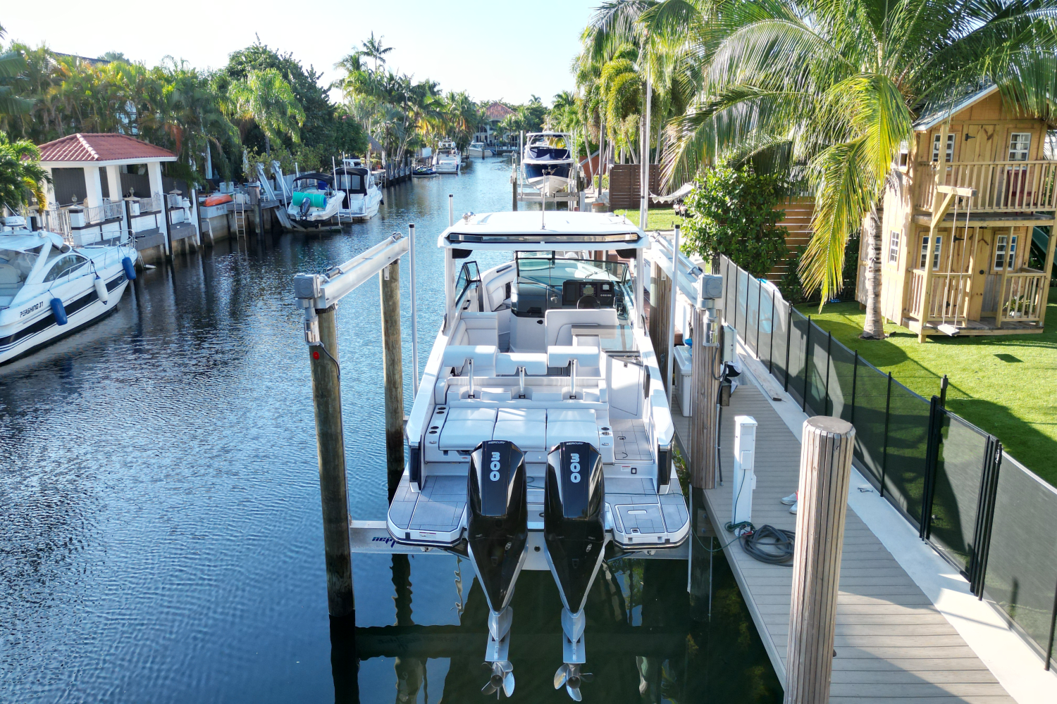 2023 Aviara AV32 Outboard Image Thumbnail #3