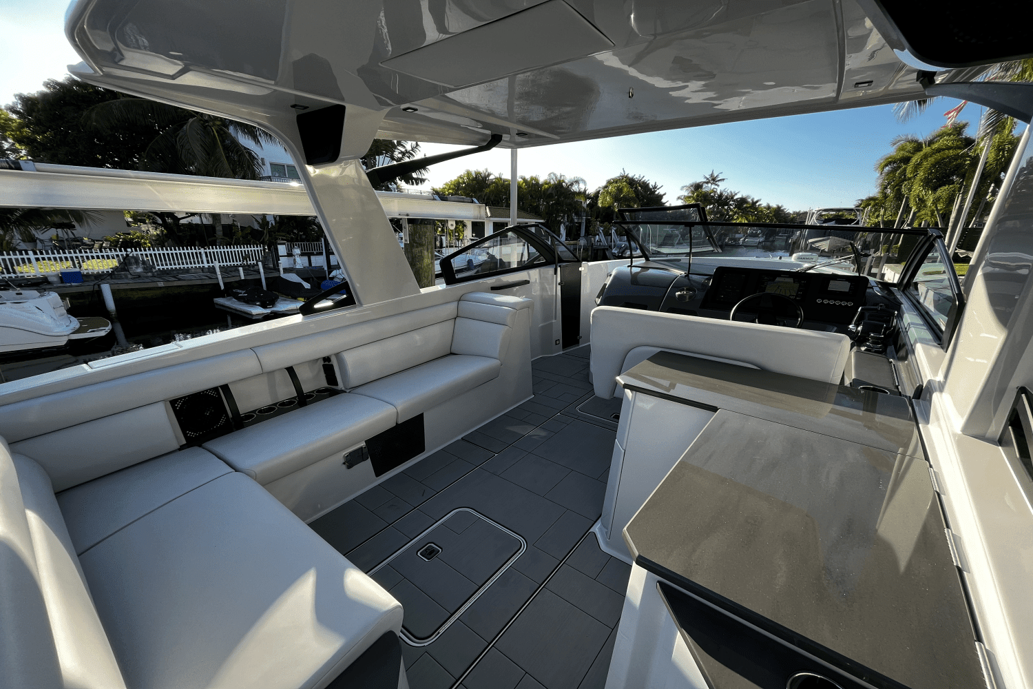 2023 Aviara AV32 Outboard Image Thumbnail #10