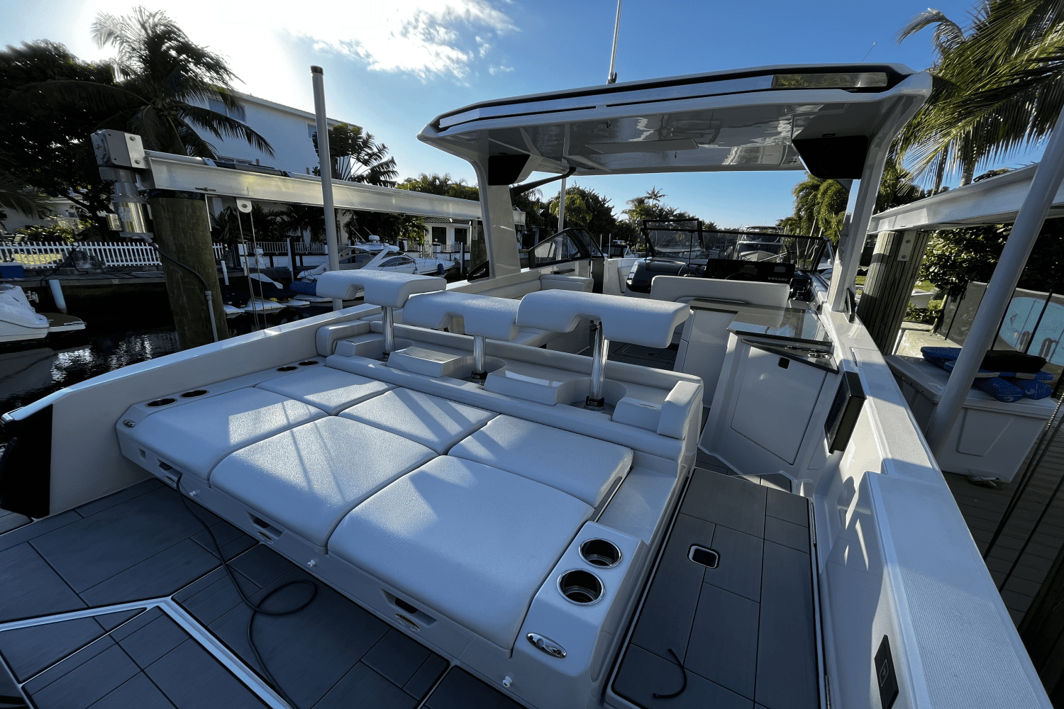 2023 Aviara AV32 Outboard Image Thumbnail #9