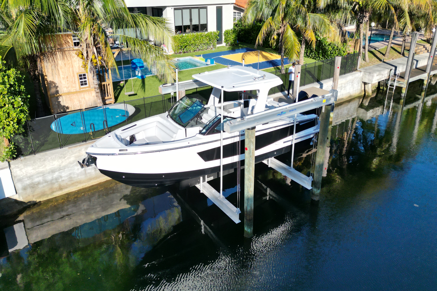 2023 Aviara AV32 Outboard Image Thumbnail #1