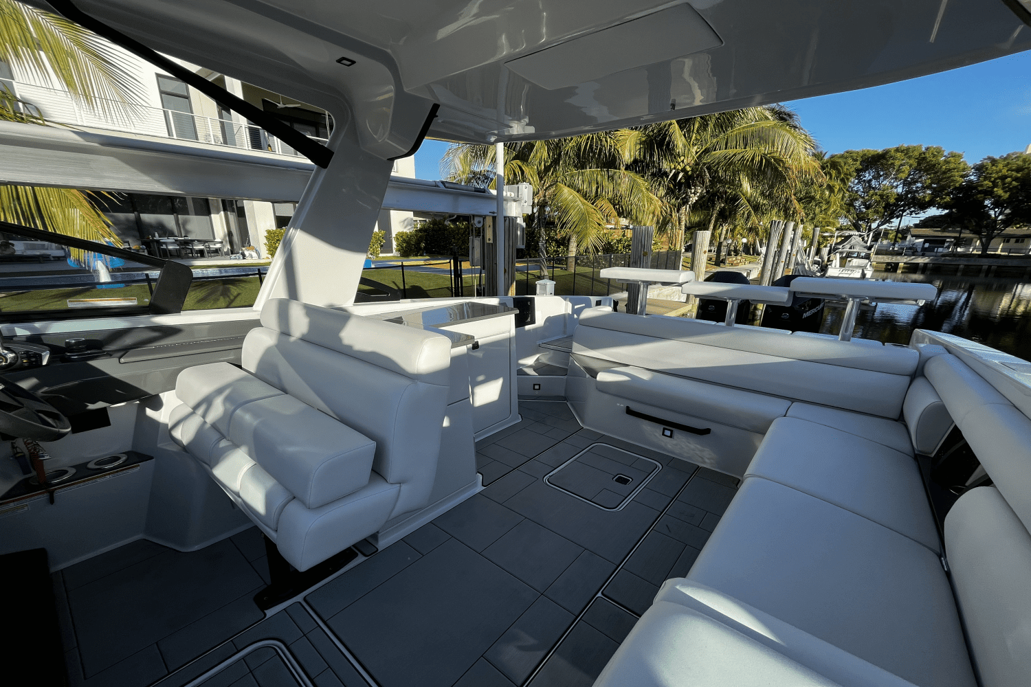 2023 Aviara AV32 Outboard Image Thumbnail #13