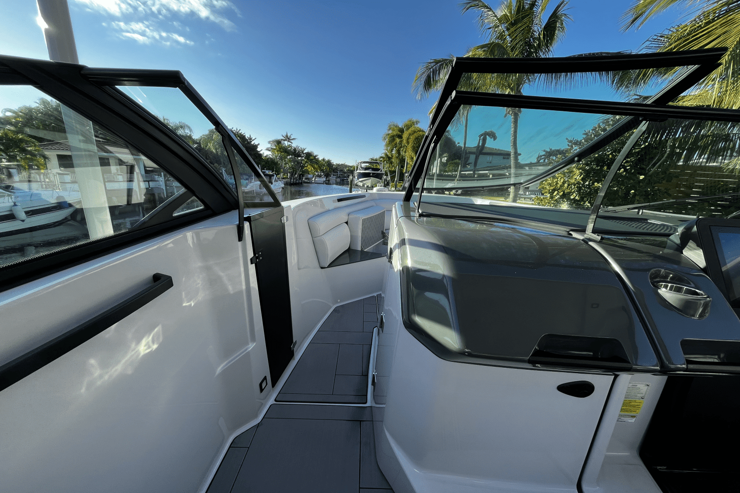 2023 Aviara AV32 Outboard Image Thumbnail #16