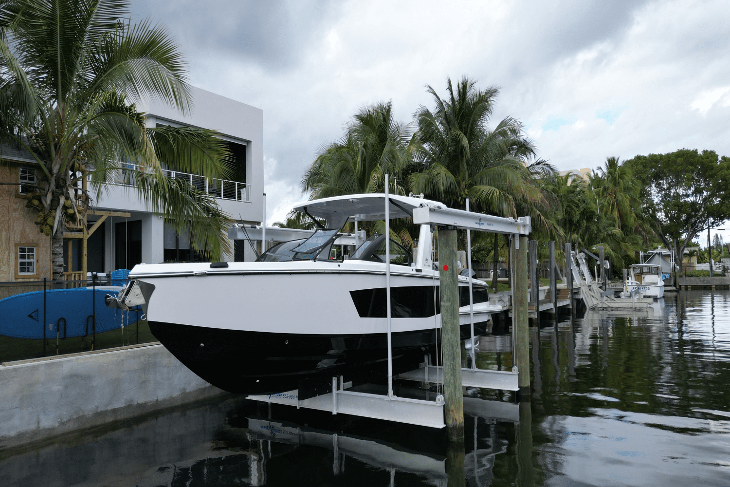 2023 Aviara AV32 Outboard Image Thumbnail #5