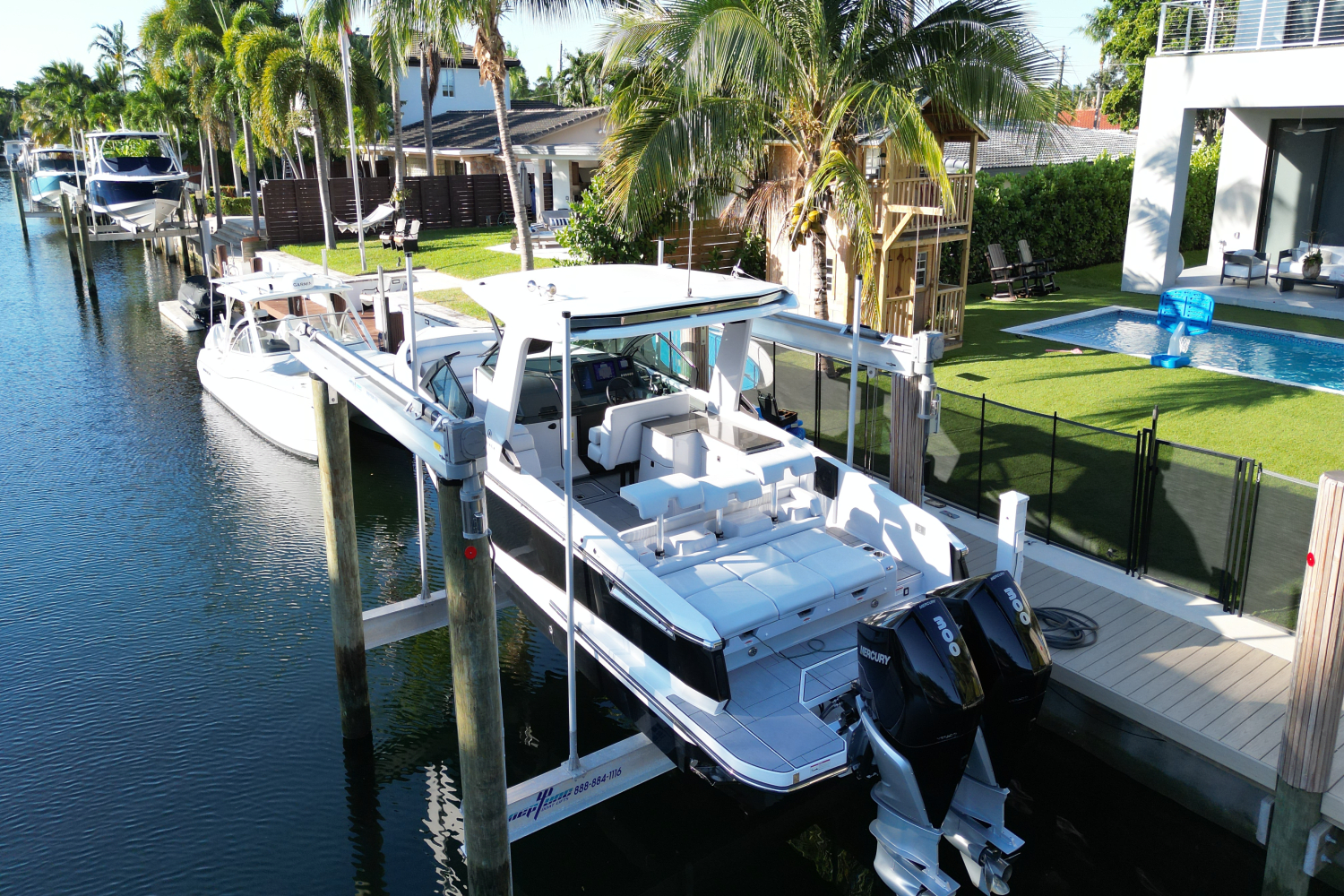 2023 Aviara AV32 Outboard Image Thumbnail #4