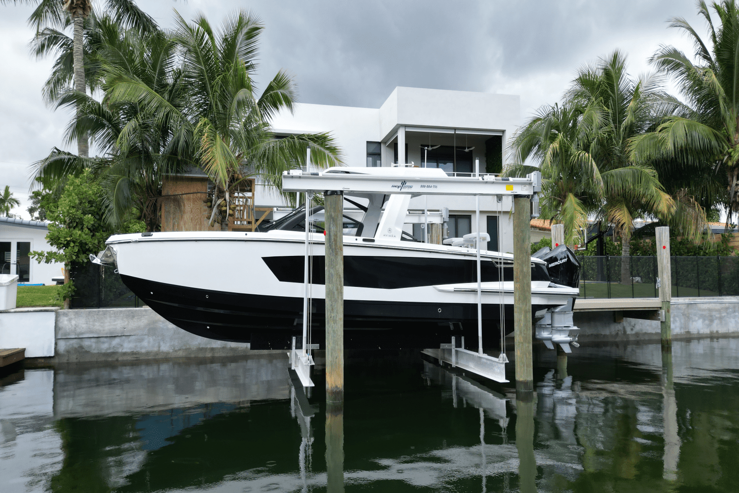 2023 Aviara AV32 Outboard Image Thumbnail #0