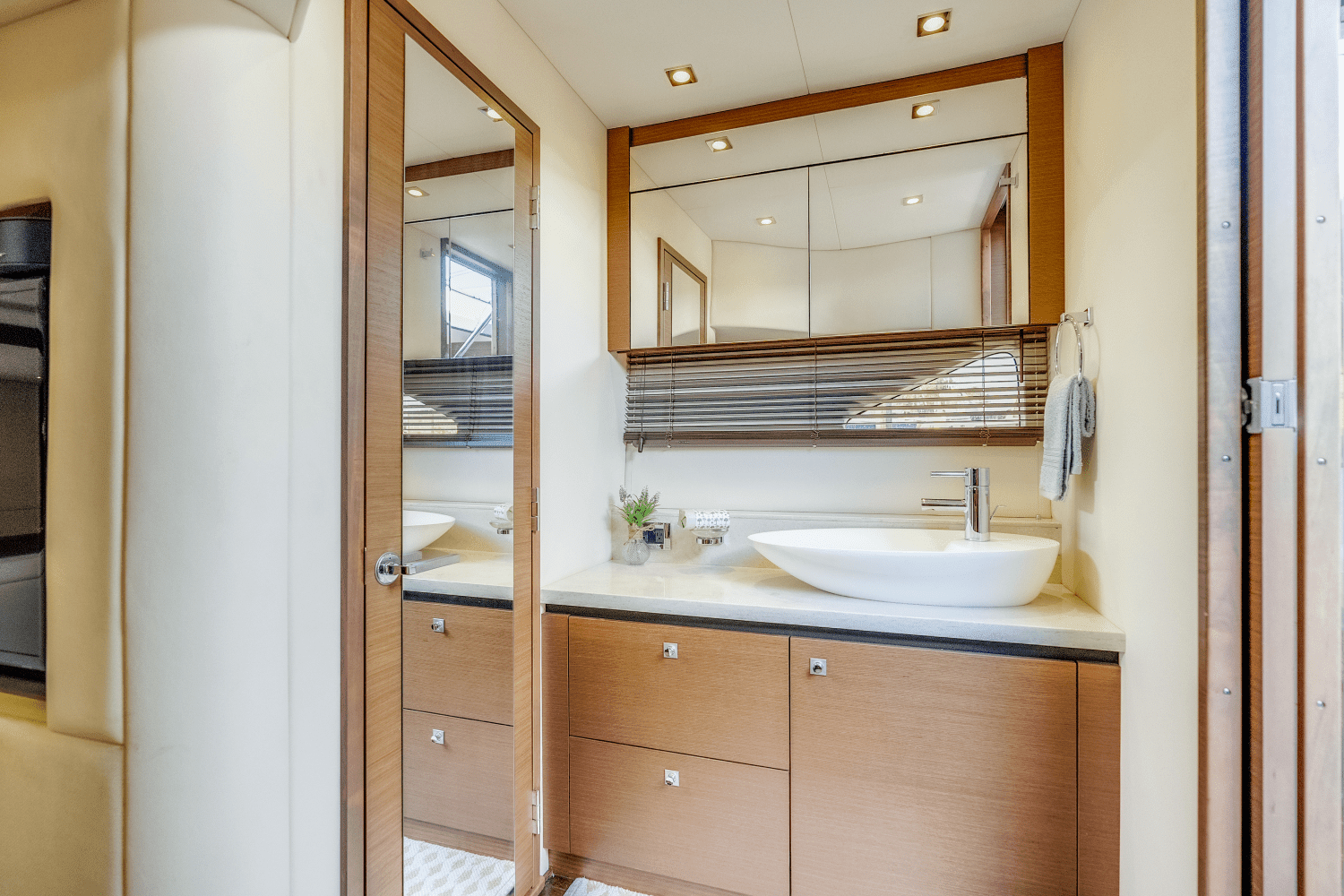 2013 Sea Ray 510 SUNDANCER Image Thumbnail #35